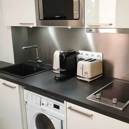 Dana Centre 16 * ニース