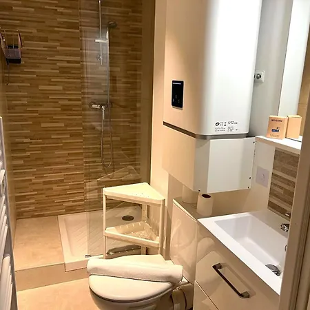 Dana Centre 16 *