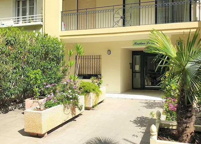 Dana Centre 16 Apartment *